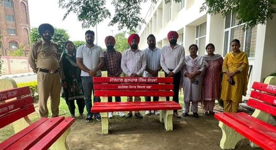 ਸਪੀਕਰ ਕੁਲਤਾਰ ਸਿੰਘ ਸੰਧਵਾਂ ਨੇ ਆਪਣੇ ਅਖਤਿਆਰੀ ਕੋਟੇ ਚੋਂ ਮੈਰੀਟੋਰੀਅਸ ਸਕੂਲ ਨੂੰ ਭੇਂਟ ਕੀਤੀਆਂ ਸੀਮਿੰਟਡ ਕੁਰਸੀਆਂ