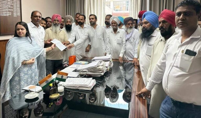 ਕਾਂਗਰਸ ਦੇ ਬਲਾਕ ਪ੍ਰਧਾਨਾਂ ਨੇ ਹੜ੍ਹਾਂ ਨਾਲ ਹੋਏ ਨੁਕਸਾਨ ਦੇ ਮੁਆਵਜ਼ੇ ਲਈ ਮੰਗਿਆ ਮੁਆਵਜ਼ਾ
