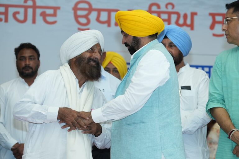 ਮੁੱਖ ਮੰਤਰੀ ਵੱਲੋਂ ਆਜ਼ਾਦੀ ਤੋਂ ਬਾਅਦ ਮੁਲਕ ਦੇ ਖਜ਼ਾਨੇ ਲੁੱਟਣ ਵਾਲਿਆਂ ਨੂੰ ਉਖਾੜ ਸੁੱਟਣ ਲਈ ਇਕ ਹੋਰ ਆਜ਼ਾਦੀ ਲਹਿਰ ਚਲਾਉਣ ਦਾ ਸੱਦਾ