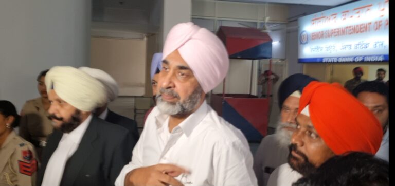 ਮਨਪ੍ਰੀਤ ਬਾਦਲ ਨੇ ਭੁਗਤੀ ਵਿਜੀਲੈਂਸ ਦੀ ਪੇਸ਼ੀ, ਕੇਸ ਸੀਬੀਆਈ ਨੂੰ ਸੌਪਣ ਦੀ ਕੀਤੀ ਮੰਗ
