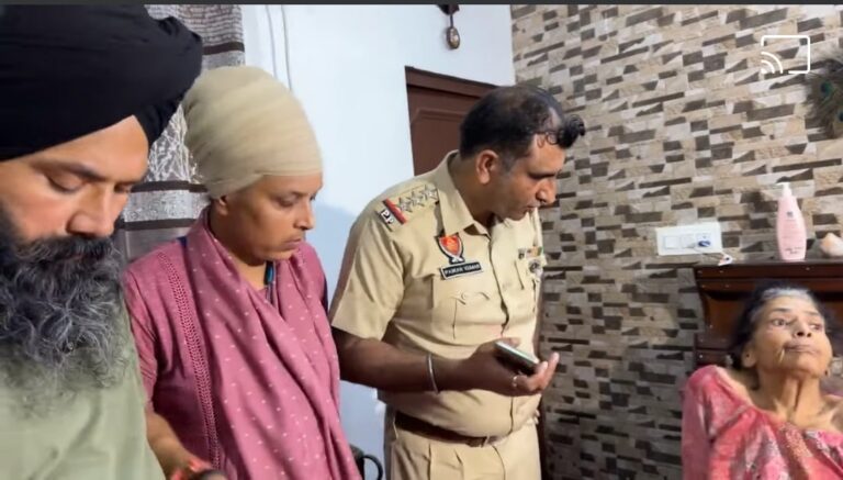 ਕਲਯੁਗੀ ਨੂੰਹ-ਪੁੱਤ ਦੀ ਮਾਂ ਨੂੰ ਬੇਰਹਿਮੀ ਨਾਲ ਕੁੱਟਦੇ ਦੀ ਵੀਡੀਓ ਵਾਇਰਲ