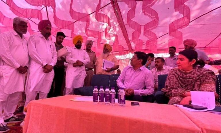 “ਪੰਜਾਬ ਸਰਕਾਰ ਤੁਹਾਡੇ ਦੁਆਰ” ਡੀਸੀ ਨੇ ਸਪੈਸ਼ਲ ਕੈਂਪ ਲਗਾ ਕੇ ਸੁਣੀਆਂ ਆਮ ਲੋਕਾਂ ਤੇ ਪੰਚਾਇਤਾਂ ਦੀਆਂ ਮੁਸ਼ਕਿਲਾਂ