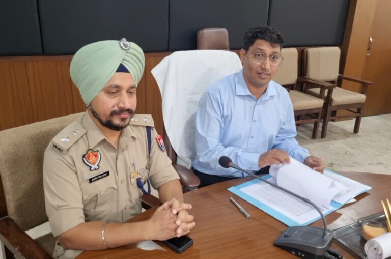 ਮਾਮਲਾ ਅਧਿਕਾਰੀਆਂ ਕੋਲੋਂ ਪਰਾਲੀ ਨੂੰ ਅੱਗ ਲਗਾਉਣ ਦਾ, ਜਿਲਾ ਪ੍ਰਸ਼ਾਸਨ ਸਖਤੀ ਦੇ ਮੂਡ ‘ਚ