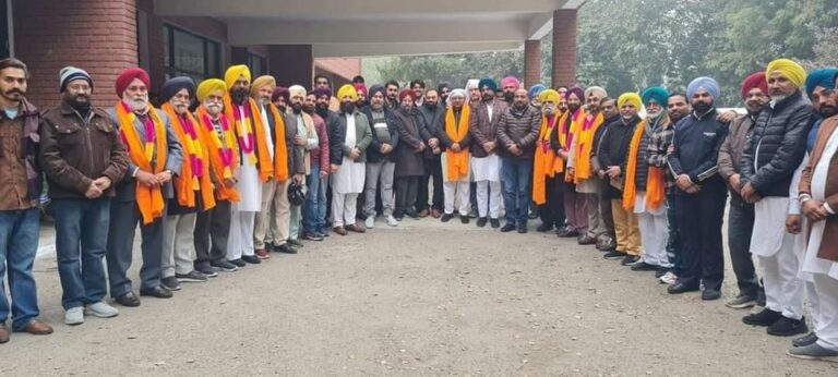 ਆਮ ਆਦਮੀ ਪਾਰਟੀ ਵੱਲੋਂ ਨਵਨਿਯੁਕਤ ਅਹੁੱਦੇਦਾਰਾਂ ਨੂੰ ਕੀਤਾ ਸਨਮਾਨਿਤ