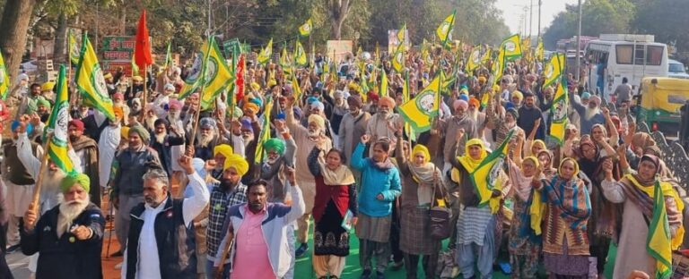 ਕਿਸਾਨੀ ਮੰਗਾਂ ਨੂੰ ਲੈ ਕੇ ਉਗਰਾਹਾ ਜਥੇਬੰਦੀ ਨੇ ਡੀਸੀ ਦਫ਼ਤਰ ਅੱਗੇ ਸ਼ੁਰੂ ਕੀਤਾ ਪੱਕਾ ਮੋਰਚਾ