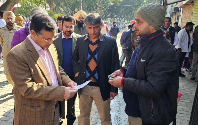 ਮੁੱਖ ਸਕੱਤਰ ਵੱਲੋਂ ਸਿਵਲ ਹਸਪਤਾਲ ਮੁਹਾਲੀ ਦਾ ਅਚਨਚੇਤੀ ਦੌਰਾ