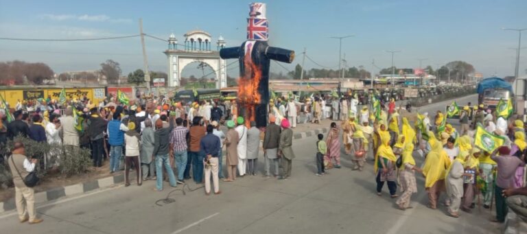 ਕਿਸਾਨਾਂ ਨੇ ਬਠਿੰਡਾ ਵਿੱਚ ਪੰਜ ਥਾਵਾਂ ‘ਤੇ ਡਬਲਯੂਟੀਓ ਦੇ ਪੂਤਲੇ ਫੂਕੇ