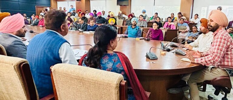 ਡਿਪਟੀ ਕਮਿਸ਼ਨਰ ਨੇ ਜ਼ਿਲ੍ਹਾ ਫੀਸ ਰੈਗੂਲੇਟਰੀ ਅਥਾਰਟੀ ਦੇ ਮੱਦੇਨਜ਼ਰ ਕੀਤੀ ਮੀਟਿੰਗ