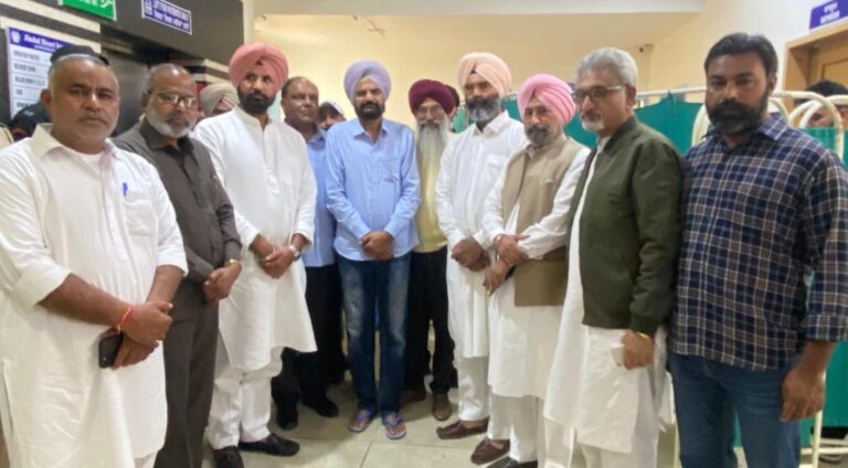 ਪੰਜਾਬ ਕਾਂਗਰਸ ਦੇ ਪ੍ਰਧਾਨ ਰਾਜਾ ਵੜਿੰਗ ਨੇ ਸਿੱਧੂ ਮੂਸੇਵਾਲਾ ਦੇ ਪਿਤਾ ਨੂੰ ਦਿੱਤੀ ਵਧਾਈ