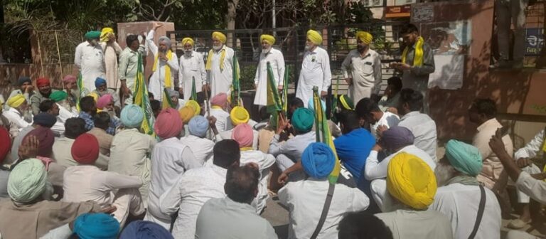 ਗੜ੍ਹੇਮਾਰੀ ਦੇ ਮੁਆਵਜ਼ੇ ਲਈ ਕਿਸਾਨਾਂ ਨੇ ਵਜਾਇਆ ਸੰਘਰਸ਼ ਦਾ ਵਿਗਲ