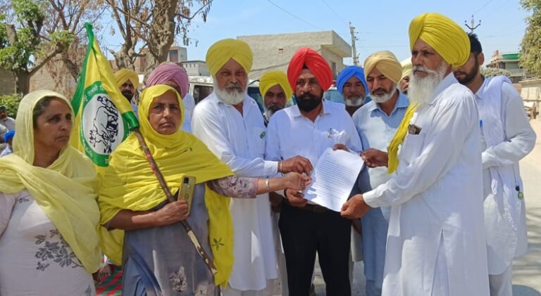 ਕਾਰਪੋਰੇਟ ਘਰਾਣਿਆਂ ਦੇ ਸਾਈਲੋ  ਖਿਲਾਫ ਕਿਸਾਨਾਂ ਨੇ ਵਿਧਾਇਕਾਂ ਨੂੰ ਸੌਂਪੇ ਮੰਗ ਪੱਤਰ