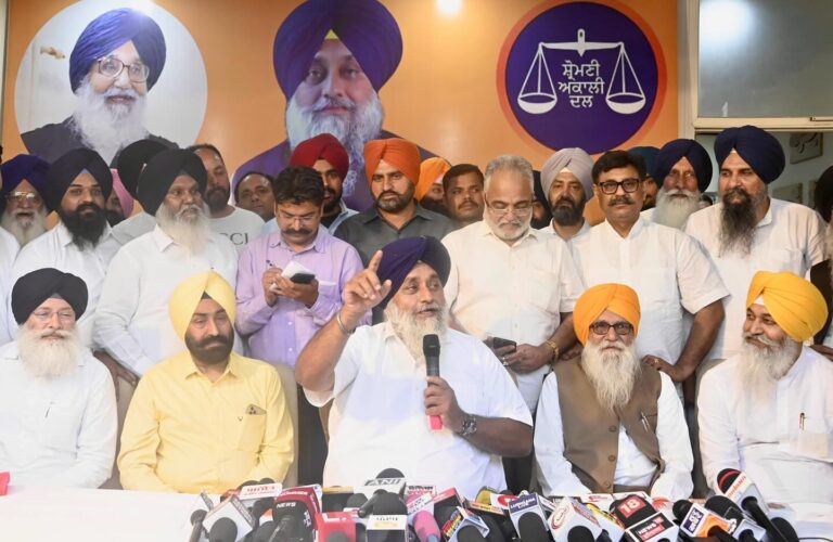 ਦਿੱਲੀ ਤੋਂ ਵੀ ਵੱਡਾ ਸ਼ਰਾਬ ਘੋਟਾਲਾ ਪੰਜਾਬ ‘ਚ ਚੱਲ ਰਿਹਾ: ਬਾਦਲ
