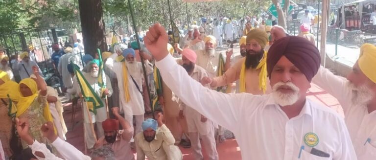 ਕਿਸਾਨਾਂ ਦਾ ਧਰਨਾ ਚੌਥੇ ਵਿਚ ਦਾਖ਼ਲ, ਸਰਕਾਰ ’ਤੇ ਮੰਗਾਂ ਨਾ ਮੰਨਣ ਦਾ ਲਗਾਇਆ ਦੋਸ਼