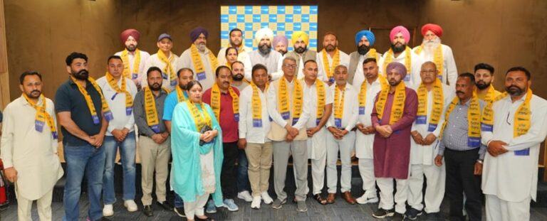 ਗੜ੍ਹਸ਼ੰਕਰ ਨਗਰ ਕੌਂਸਲ ਦੇ ਪ੍ਰਧਾਨ ਸਮੇਤ ਕਈ ਕੌਂਸਲਰ ਤੇ ਸਰਪੰਚ ‘ਆਪ’ ਵਿੱਚ ਹੋਏ ਸ਼ਾਮਲ