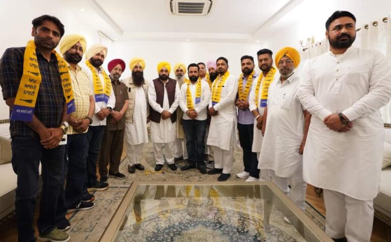ਬਠਿੰਡਾ ’ਚ ਅਕਾਲੀ ਦਲ ਤੇ ਮਨਪ੍ਰੀਤ ਬਾਦਲ ਦੇ ਹਿਮਾਇਤੀ ਰਹੇ ਚਾਰ ਕੌਂਸਲਰ ਹੋਏ ਆਪ ’ਚ ਸ਼ਾਮਲ