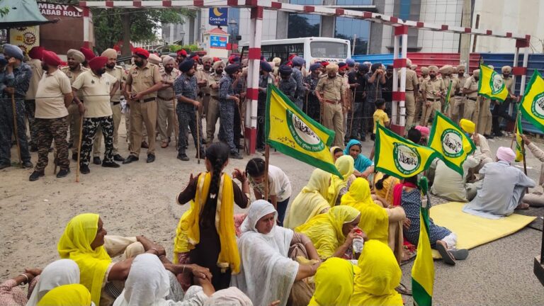 ਬਠਿੰਡਾ ‘ਚ ਭਾਜਪਾ ਉਮੀਦਵਾਰ ਦੀ ਆਮਦ ਦਾ ਪਤਾ ਲੱਗਦੇ ਹੀ ਕਿਸਾਨ ਨੇ ਕੀਤੀ ਨਾਅਰੇਬਾਜ਼ੀ