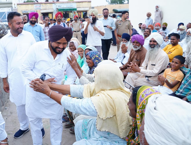 ਕਰਮਜੀਤ ਅਨਮੋਲ ਨੇ ਕੋਟਕਪੂਰਾ ਹਲਕੇ ਦੇ ਪਿੰਡਾਂ ਦਾ ਕੀਤਾ ਦੌਰਾ