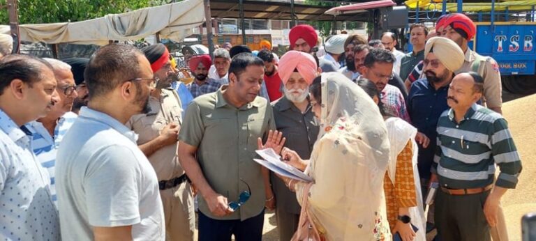 ਮਾਰਕਫੈੱਡ ਦੇ ਐਮ.ਡੀ. ਵੱਲੋਂ ਖੰਨਾ ਦੀ ਅਨਾਜ ਮੰਡੀ ’ਚ ਕਣਕ ਦੇ ਖਰੀਦ ਕਾਰਜਾਂ ਦਾ ਨਿਰੀਖਣ