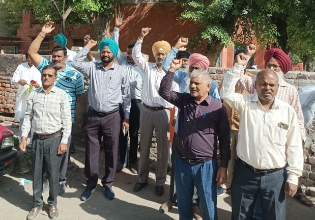 ਮੁਲਾਜਮਾਂ ਦੀਆਂ ਸਾਂਝੀਆਂ ਜਥੇਬੰਦੀਆਂ ਨੇ ਮਈ ਦਿਵਸ ਮੌਕੇ ਲਹਿਰਾਏ ਝੰਡੇ