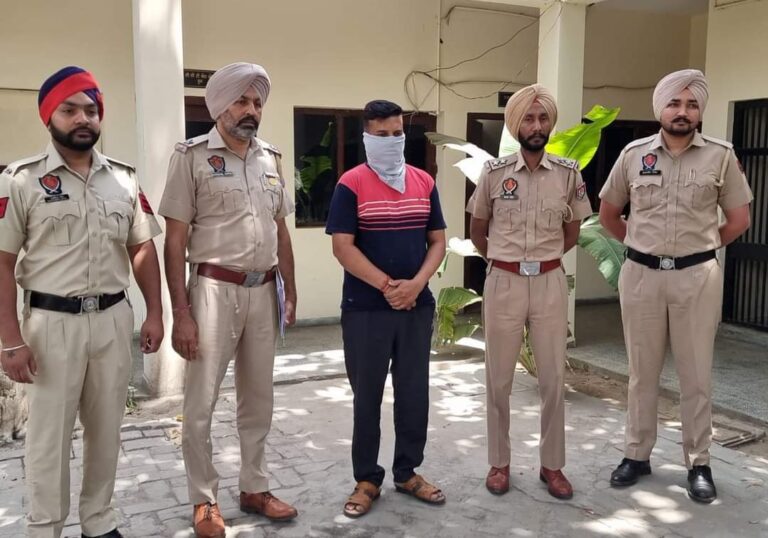 ਦੁਕਾਨ ਮਾਲਕ ਨੂੰ ਬਲੈਕਮੇਲ ਕਰਕੇ ‘ਲੱਖ’ ਰੁਪਇਆ ਬਟੋਰਨ ਵਾਲਾ ਅਖੌਤੀ ਪੱਤਰਕਾਰ ਗਿ੍ਫ਼ਤਾਰ