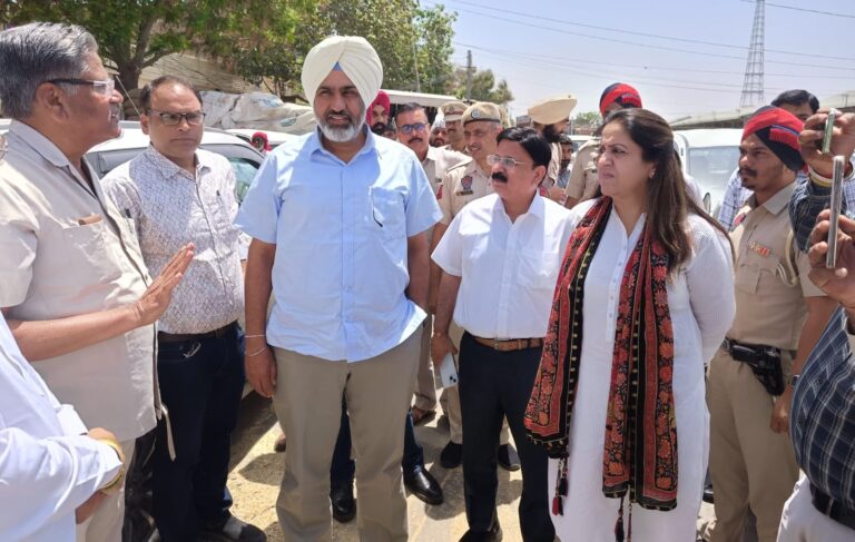 IAS ਮਨਵੇਸ਼ ਸਿੰਘ ਸਿੱਧੂ ਵੱਲੋਂ ਫਾਜ਼ਿਲਕਾ ਮੰਡੀਆਂ ਦਾ ਦੌਰਾ
