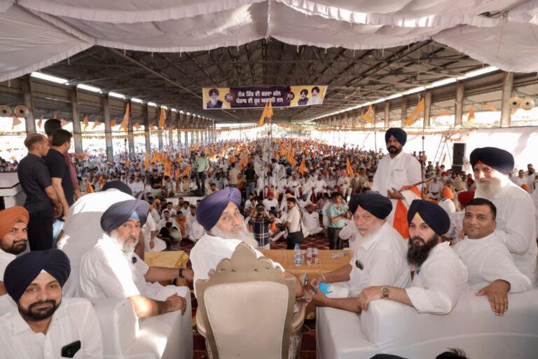 ਲੋਕਾਂ ਨੂੰ ਵੰਡਣ ’ਤੇ ਉਤਾਰੂ ਦਿੱਲੀ ਦੀਆਂ ਪਾਰਟੀਆਂ ਨੂੰ ਰੱਦ ਕਰੋ: ਸੁਖਬੀਰ ਸਿੰਘ ਬਾਦਲ
