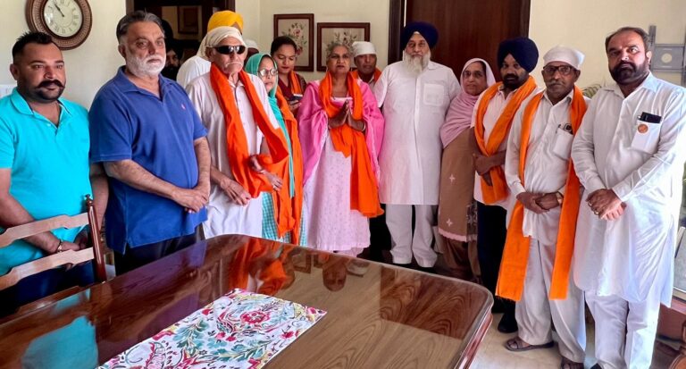 ਬਠਿੰਡਾ ਚ ਕਾਂਗਰਸ ਨੂੰ ਵੱਡਾ ਝਟਕਾ, ਕੌਂਸਲਰ ਸਾਹਿਤ ਕਈਆਂ ਨੇ ਫੜਿਆ ਅਕਾਲੀ ਦਲ ਦਾ ਪੱਲਾ