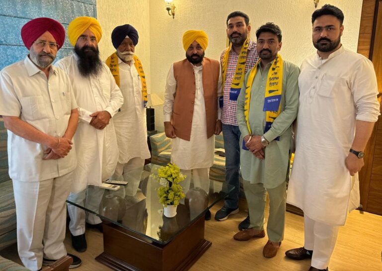 ਬਠਿੰਡਾ ‘ਚ ਅਕਾਲੀ ਦਲ ਨੂੰ ਵੱਡਾ ਝਟਕਾ, ਸਾਬਕਾ ਵਿਧਾਇਕ ਨੇ ਚੁੱਕਿਆ ਝਾੜੂ