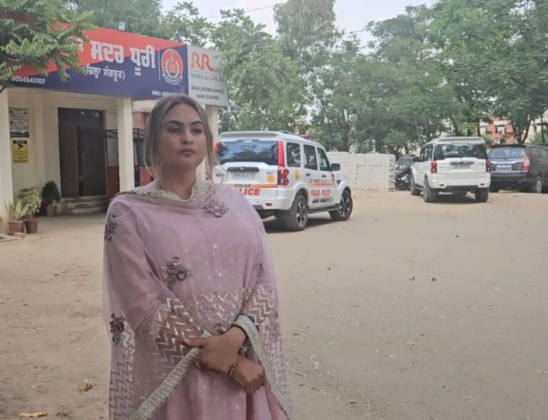 ਸੁਖਪਾਲ ਖਹਿਰਾ ਦੇ ਚੱਲਦੇ ਭਾਸ਼ਣ ‘ਚ ਮਹੰਤ ਦਾ ਕੁੱਟਾਪਾ