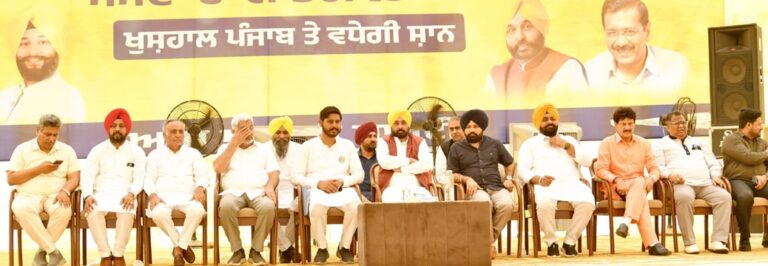 ਮੁੱਖ ਮੰਤਰੀ ਭਗਵੰਤ ਮਾਨ ਨੇ ਗੁਰਦਾਸਪੁਰ ਤੋਂ ’ਆਪ’ ਉਮੀਦਵਾਰ ਸ਼ੈਰੀ ਕਲਸੀ ਦੇ ਹੱਕ ’ਚ ਕੀਤੀ ਵਿਸ਼ਾਲ ਜਨਸਭਾ
