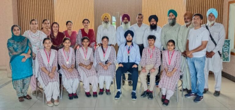 ਡੀ.ਐਮ ਗਰੁੱਪ ਕਰਾੜਵਾਲਾ ਦੇ ਵਿਦਿਆਰਥੀਆਂ ਨੇ ਦਸਵੀਂ ਅਤੇ ਬਾਰਵੀਂ ਕਲਾਸ ਦੇ ਨਤੀਜਿਆਂ ਵਿਚ ਚਮਕਾਇਆ ਨਾਮ