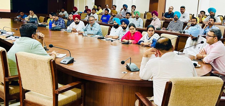 ਗਿਣਤੀ ਤੇ ਪੋਸਟਲ ਬੈਲਟ ਦੇ ਮੱਦੇਨਜ਼ਰ ਮੀਟਿੰਗ ਆਯੋਜਿਤ