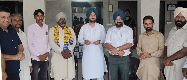 ਟਕਸਾਲੀ ਕਾਂਗਰਸੀ ਅਤੇ ਬਲਾਕ ਸੰਮਤੀ ਮੈਂਬਰ ਸਰਬਜੀਤ ਕੌਰ ਆਪਣੇ ਪਰਿਵਾਰ ਸਮੇਤ ‘ਆਪ’ ’ਚ ਸ਼ਾਮਲ