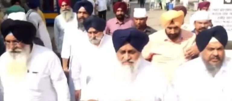 ਤਨਖ਼ਾਹੀਆ ਕਰਾਰ ਦੇਣ ਦੇ ਬਾਅਦ ਦੂਜੇ ਦਿਨ ਸ਼੍ਰੀ ਅਕਾਲ ਤਖ਼ਤ ਸਾਹਿਬ ’ਤੇ ਪੇਸ਼ ਹੋਏ ਸੁਖਬੀਰ ਬਾਦਲ
