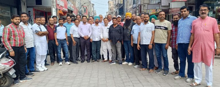 ਪਾਰਕਿੰਗ ਠੇਕੇਦਾਰਾਂ ਦੀ ਟੋਹ ਵੈਨ ਵਿਰੁੱਧ ਬਾਜ਼ਾਰਾਂ ਦੇ ਦੁਕਾਨਦਾਰਾਂ ‘ਚ ਫੁੱਟਿਆ ਗੁੱਸਾ