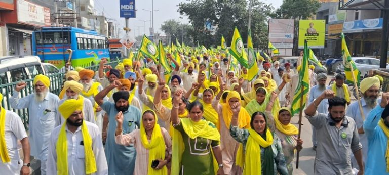 ਨਕਲੀ ਖਾਦਾਂ ਦੀ ਵਿਕਰੀ ਤੇ ਡੀ. ਏ. ਪੀ. ਦੀ ਘਾਟ ਨੂੰ ਲੈ ਕੇ ਕਿਸਾਨ ਜਥੇਬੰਦੀ ਉਗਰਾਹਾ ਨੇ 16 ਜ਼ਿਲਿ੍ਹਆਂ ਵਿੱਚ ਕੀਤੇ ਰੋਸ ਪ੍ਰਦਰਸ਼ਨ