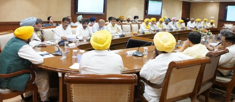 ਕਿਸਾਨਾਂ ਨਾਲ ਮੀਟਿੰਗ ਦੌਰਾਨ ਮੁੱਖ ਮੰਤਰੀ ਨੇ ਦਿੱਤਾ ਭਰੋਸਾ: ਕਿਸਾਨਾਂ ਦੇ ਹਿੱਤ ਮਹਿਫੂਜ਼ ਕਰੇਗੀ ਨਵੀਂ ਖੇਤੀ ਨੀਤੀ