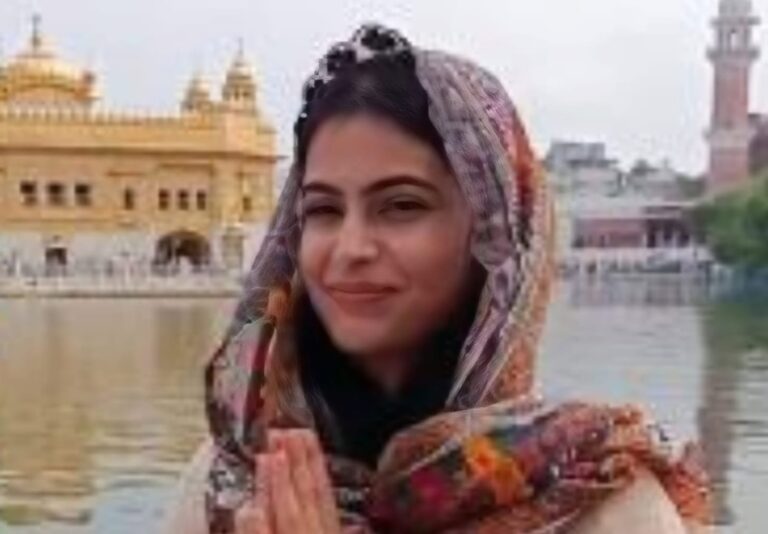 ਪੈਰਿਸ ਓਲੰਪਿਕ ’ਚ ਦੋ ਤਮਗੇ ਜਿੱਤਣ ਵਾਲੀ ਨਿਸ਼ਾਨੇਬਾਜ਼ ਮਨੂ ਭਾਕਰ ਦਰਬਾਰ ਸਾਹਿਬ ਵਿਖੇ ਨਤਮਸਤਕ ਹੋਈ