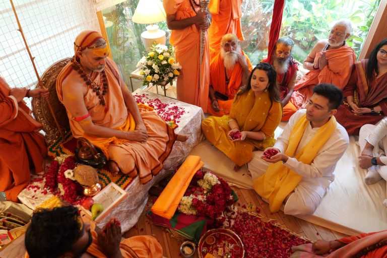 MP Raghav Chadha ਦੇ ਘਰ ਆਸ਼ੀਰਵਾਦ ਦੇਣ ਪਹੁੰਚੇ ਜੋਸ਼ੀਮਠ ਦੇ ਸ਼ੰਕਰਾਚਾਰੀਆ