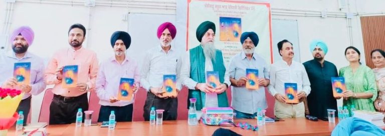 ਸਪੀਕਰ ਕੁਲਤਾਰ ਸਿੰਘ ਸੰਧਵਾਂ ਵੱਲੋਂ ਡਾ. ਦੇਵਿੰਦਰ ਸੈਫ਼ੀ ਦੀ ਕਾਵਿ-ਪੁਸਤਕ ‘ਮੁਹੱਬਤ ਨੇ ਕਿਹਾ’ ਦੀ ਘੁੰਢ ਚੁਕਾਈ
