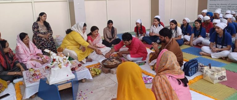 ਸਿਲਵਰ ਓਕਸ ਸਕੂਲ ਸੁਸ਼ਾਂਤ ਸਿਟੀ-2 ਅਤੇ ਸਿਲਵਰ ਓਕਸ ਸਕੂਲ ਡੱਬਵਾਲੀ ਰੋਡ ਵਿਖੇ ਧੂਮਧਾਮ ਨਾਲ ਮਨਾਇਆ ਦੀਵਾਲੀ ਦਾ ਤਿਉਹਾਰ