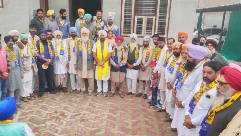 ਆਮ ਆਦਮੀ ਪਾਰਟੀ ਨੂੰ ਮਿਲੀ ਵੱਡੀ ਮਜਬੂਤੀ, ਕਈ ਪਰਿਵਾਰ ਵੱਖ-ਵੱਖ ਪਾਰਟੀਆਂ ਨੂੰ ਛੱਡ ਆਪ ਵਿੱਚ ਹੋਏ ਸ਼ਾਮਿਲ