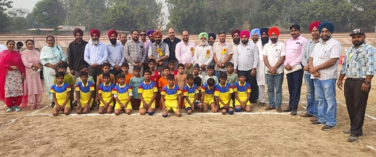 ਜ਼ਿਲ੍ਹਾ ਪੱਧਰੀ ਸਕੂਲੀ ਖੇਡਾਂ ’ਚ ਜੇਤੂ ਖਿਡਾਰੀਆਂ ਨੂੰ ਵੰਡੇ ਇਨਾਮ