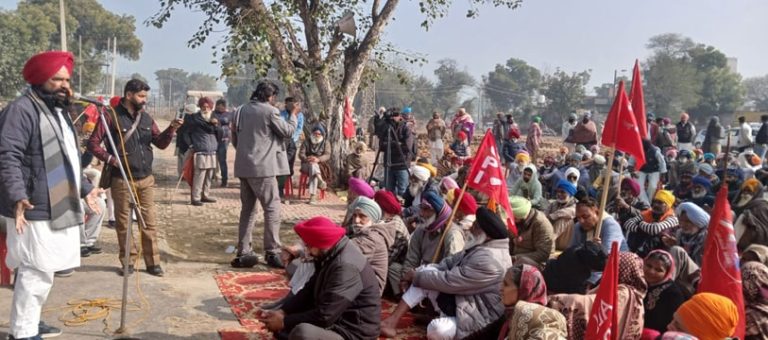 ਪਿੰਡ ਦਾਨ ਸਿੰਘ ਵਾਲਾ ਦੀ ਦਾਣਾ ਮੰਡੀ ’ਚ ਜਬਰ ਵਿਰੋਧੀ ਐਕਸ਼ਨ ਕਮੇਟੀ ਵੱਲੋਂ ਕੀਤੀ ਗਈ ਰੈਲੀ