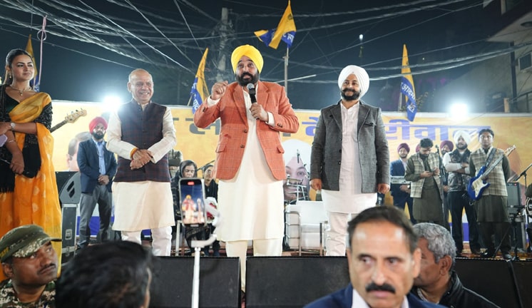 ਮੁੱਖ ਮੰਤਰੀ ਭਗਵੰਤ ਮਾਨ ਨੇ ਤਿਲਕ ਨਗਰ ’ਚ ‘ਆਪ’ ਉਮੀਦਵਾਰ ਜਰਨੈਲ ਸਿੰਘ ਲਈ ਕੀਤਾ ਚੋਣ ਪ੍ਰਚਾਰ, ਲੋਹੜੀ ਪ੍ਰੋਗਰਾਮ ’ਚ ਕੀਤੀ ਸ਼ਮੂਲੀਅਤ