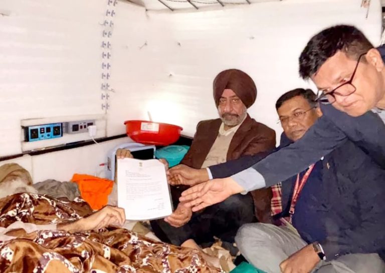 Big News : ਕੇਂਦਰ ਵੱਲੋਂ ਮੀਟਿੰਗ ਦੇ ਸੱਦੇ ਤੋਂ ਬਾਅਦ ਕਿਸਾਨ ਆਗੂ ਡੱਲੇਵਾਲ ਡਾਕਟਰੀ ਸਹੂਲਤ ਲੈਣ ਲਈ ਹੋਏ ਰਾਜ਼ੀ, ਲਗਾਈ ਗਲੁਕੂਜ਼