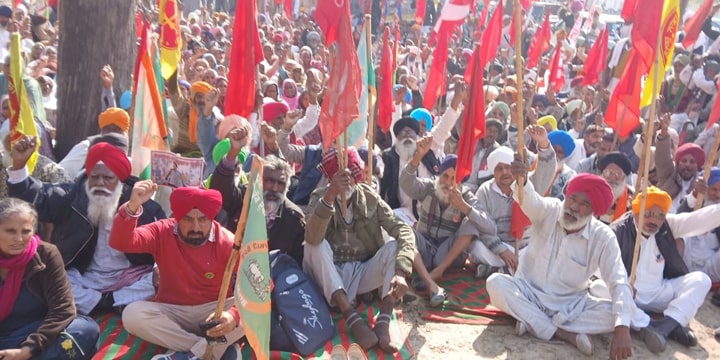 ਦਾਨ ਸਿੰਘ ਵਾਲਾ ਦੇ ਮਜ਼ਦੂਰਾਂ ਨੂੰ ਇਨਸਾਫ ਦਿਵਾਉਣ ਲਈ ਜਬਰ ਵਿਰੋਧੀ ਐਕਸ਼ਨ ਕਮੇਟੀ ਵੱਲੋਂ ਦਿੱਤਾ ਧਰਨਾ