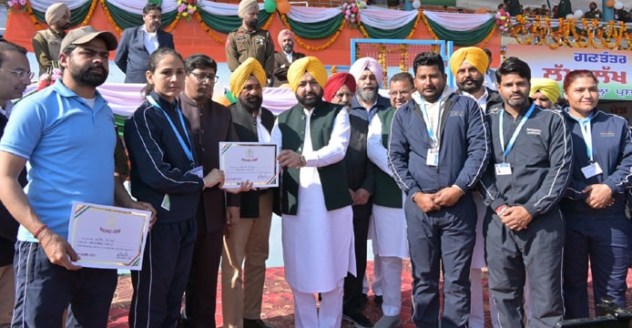ਕੈਬਨਿਟ ਮੰਤਰੀ ਹਰਦੀਪ ਸਿੰਘ ਮੁੰਡੀਆਂ ਨੇ ਸੀਐਮ ਯੋਗਸ਼ਾਲਾ ਦੇ ਯੋਗ ਟ੍ਰੇਨਰਾਂ ਨੂੰ ਕੀਤਾ ਸਨਮਾਨਿਤ