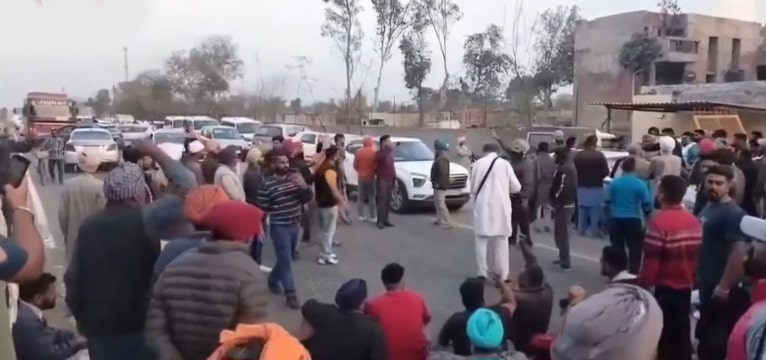 ਨਾਨਕਸਰ ਸੰਪਰਦਾ ਦੇ ਮੁਖੀ ਦੀ ਗੱਡੀ ਨੇ ਕੁਚਲੀ ਸਕੂਟੀ ਸਵਾਰ ਗਰਭਵਤੀ ਮਹਿਲਾ, ਲੋਕਾਂ ਵੱਲੋਂ ਰੋਸ਼ ਪ੍ਰਦਰਸ਼ਨ