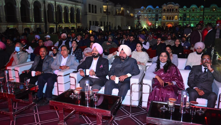 ਵਿਸ਼ਵ ਪ੍ਰਸਿੱਧ ਸਿਤਾਰ ਵਾਦਕ ਨੀਲਾਦਰੀ ਕੁਮਾਰ ਨੇ ਤਬਲਾ ਵਾਦਕ ਸੱਤਿਆਜੀਤ ਤਲਵਲਕਰ ਨਾਲ ਮਿਲਕੇ ਯਾਦਗਾਰੀ ਬਣਾਈ ਸ਼ਾਸ਼ਤਰੀ ਸੰਗੀਤ ਦੀ ਸ਼ਾਮ